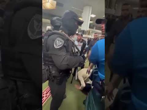 Moskova'da Rus polisi namaz sırasında camiyi bastı!