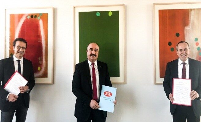 Almanya Rheinland-Pfalz’da İslam dinine bağlı cemaatlere statü tanıyan anlaşma imzalandı