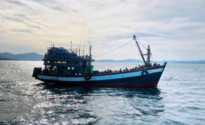 Arakanlı Müslümanlar açlıktan ölmek üzereyken kurtarıldı