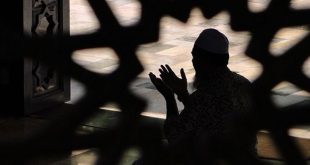 Hiçbir sebep yokken namazları cem etmek caiz mi?