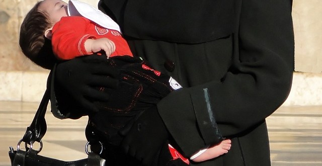 Kadının cünüb ya da hayızlı iken çocuk emzirmesi caiz midir?