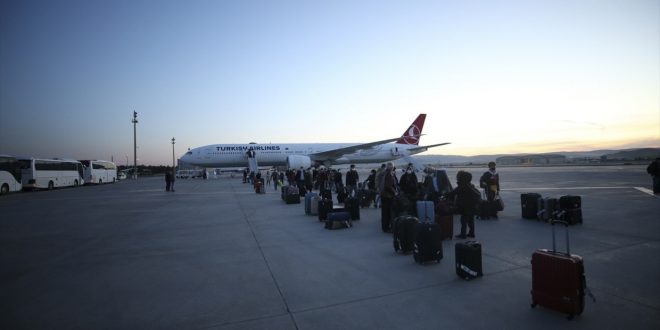 Londra'dan 349 Türk vatandaşı Türkiye'ye getirildi
