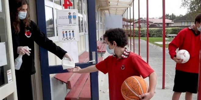 Yeni Zelanda'da Okullar Yeniden Açıldı
