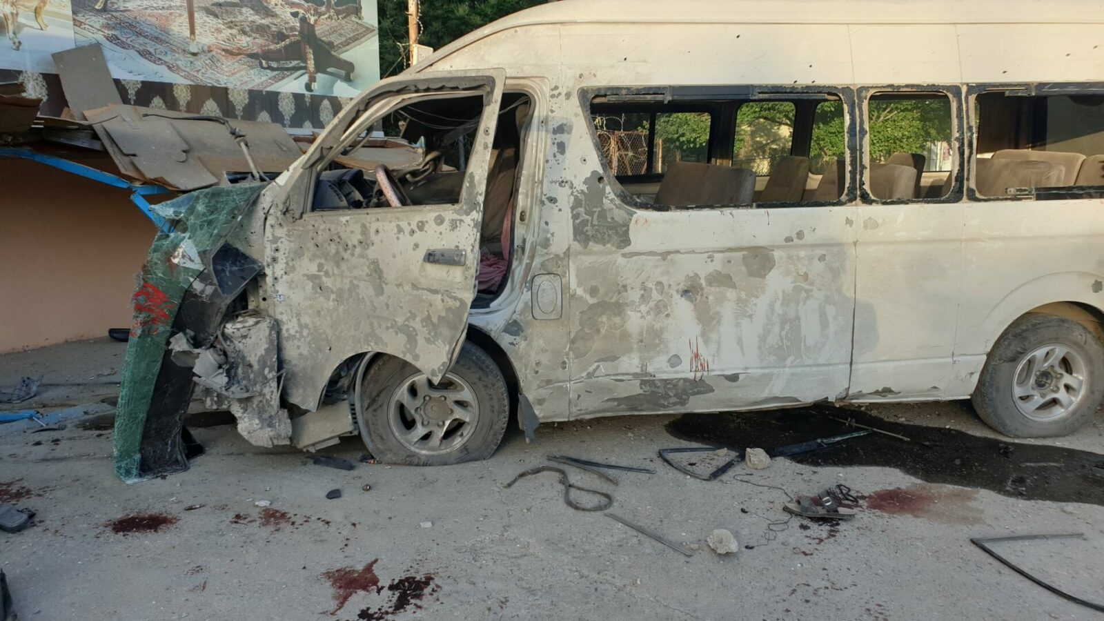 afganistan da ozel televizyon kanali calisanlarina bombali saldiri 01