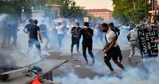 Fransa'da da Binlerce Kişi Polis Şiddetini Protesto Etti