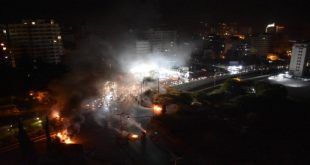 Lübnan'da Protestocular Merkez Bankası'na Girmeye Çalıştılar