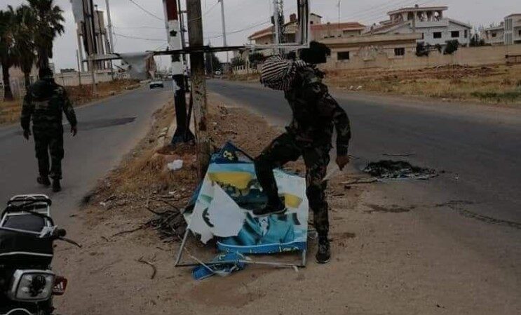 Esed’in posterleri ayaklar altında