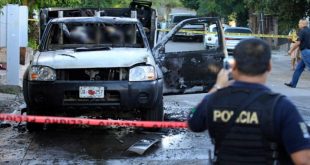 Meksika'da ABD'ye su verme protestosunda göstericiler araçları ateşe verdi