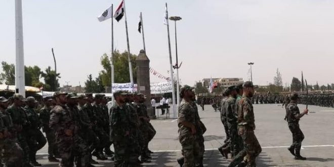 Rusya destekli Rejim milisleri Beşşar Esad aleyhinde gösteri düzenledi [VİDEOLU]