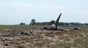 Somali'de kargo uçağı iniş sırasında kaza yaptı