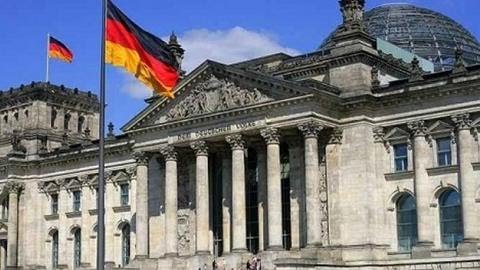 Alman Hükümeti artan yeni Kovid-19 vakalarından endişe duyuyor