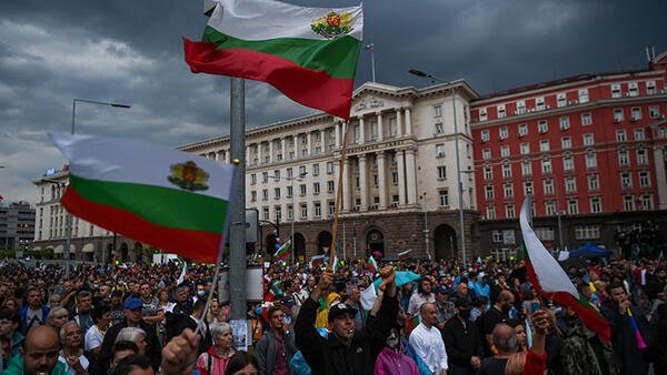 bulgaristan da hukumet karsiti protestolar suruyor 01