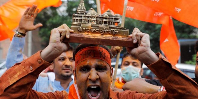 Hindistan'da tarihi caminin yerine inşa edilecek tapınağın temeli atıldı