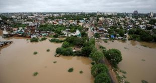 Hindistan'daki sellerde yüzlerce kişi hayatını kaybetti
