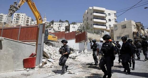 İsrail, Filistinlilere ait evleri yıkmaya devam ediyorc