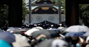 Japonya'da bakanlardan tartışmalı tapınağa ziyaret