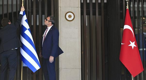 Yunanistan, sondaj kriziyle ilgili AB'yi acil olarak toplantıya çağırdı