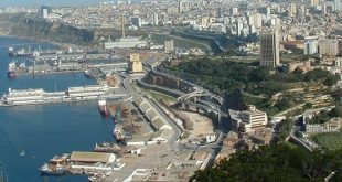 Skikda Limanı'ndaki kimyasal maddeler güvenli bir yere nakledildi