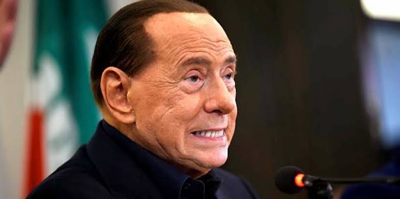 Eski İtalya Başbakanı Silvio Berlusconi koronavirüse yakalandı!