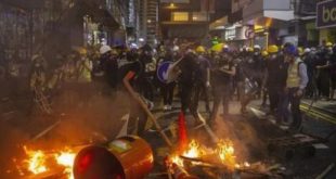 Hong Kong’da sokaklar yine karıştı