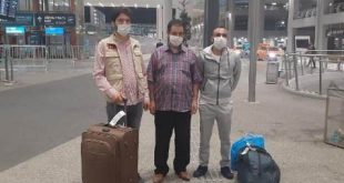 Libya'da alıkonan 2 Türk Türkiye'ye döndü, sevinçten yeri öptü