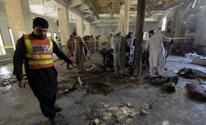 Pakistan’da medreseye bombalı saldırı düzenlendi, çok sayıda ölü ve yaralı var!