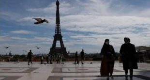 Paris'te yoğun bakım üniteleri Kovid-19 hastalarıyla dolu