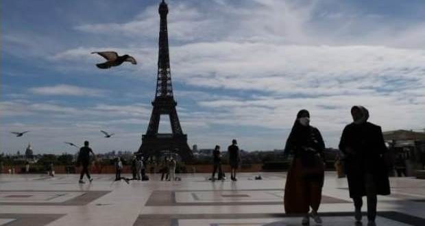 Paris'te yoğun bakım üniteleri Kovid-19 hastalarıyla dolu