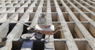 İran'da koronavirüsten ölenler için devasa mezarlıklar kuruluyor