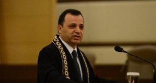 AYM Başkanı Arslan, ailesiyle karantinada!