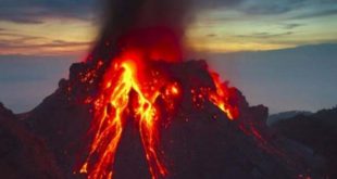 Endonezya'da korkutan yanardağ patlaması