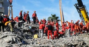 İzmir'de can kaybı 58'e yükseldi