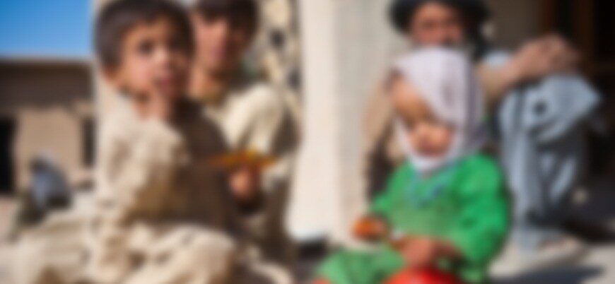 Afganistan’da açlıktan ağaç yaprağı yiyen çocuklar hastaneye kaldırıldı