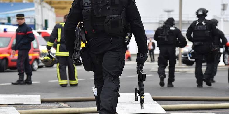 Fransa’da çatışma çıktı, 3 polis öldü!