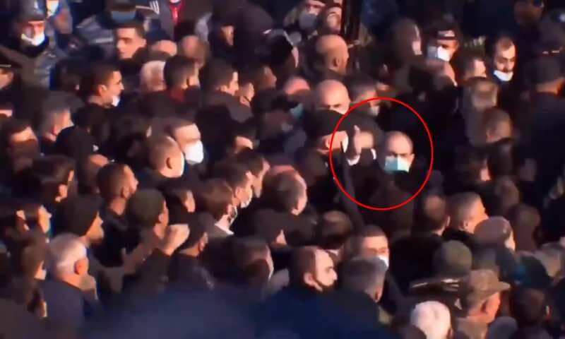 Ermeniler, Karabağ’da ölen askerleri için yasta!