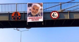 İran destekçileri Iğdır'da Kasım Süleymani posteri astı