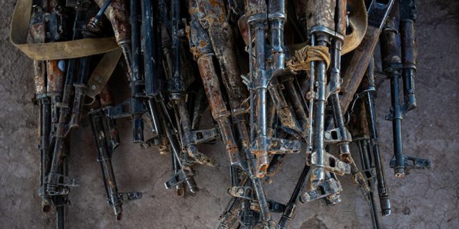 Karabağ'da ölen askerlerin cenazeleri Ermenistan'a teslim edildi