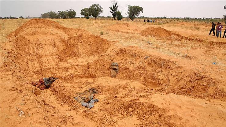 halife hafter den kurtarilan terhune kentinde toplu mezar bulundu 06