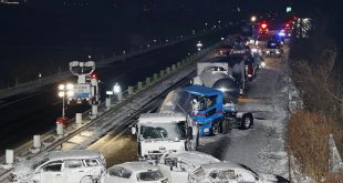 Zincirleme kazada 130 araç birbirine girdi