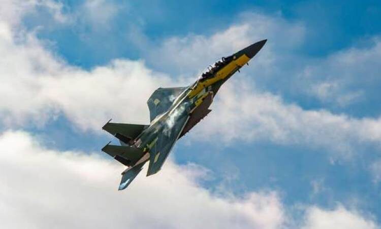 ABD’nin yeni savaş uçağı F-15EX ilk uçuşunu yaptı