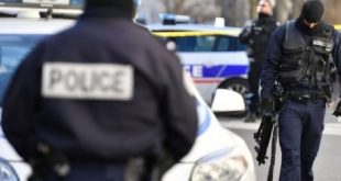 Fransa'da sokak ortasına kesik insan kafası bulunan kutu fırlatıldı