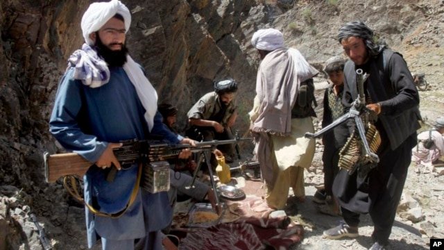 taliban afgan ordusuna yonelik saldirilarini surduruyor 01