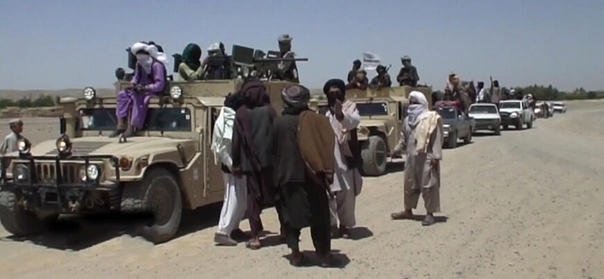 Taliban Afganistan’da bir ilçeyi ele geçirdi