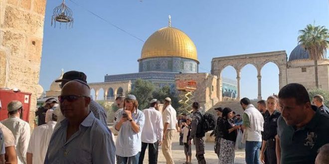 200'ü aşkın fanatik Yahudi Mescid-i Aksa'yı bastı!
