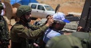 İsrail baskın yapıp 18 Filistinliyi gözaltına aldı!