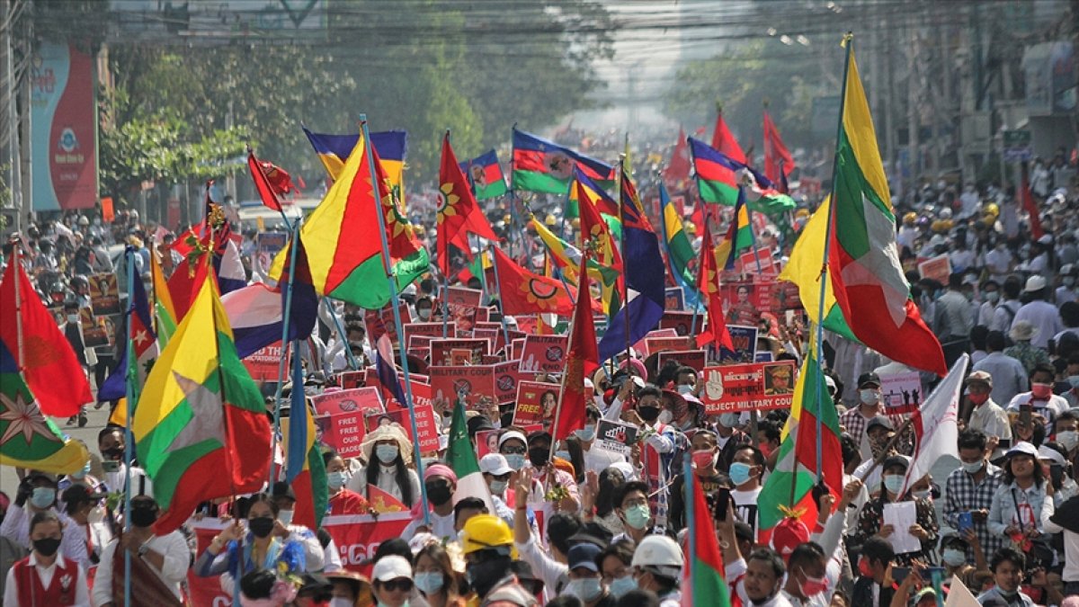 myanmar da halk ordusu kuruluyor 01