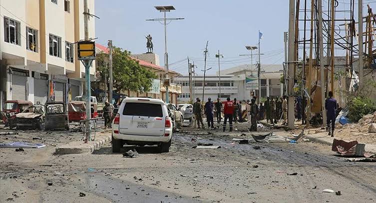somali nin baskenti mogadisu da buyuk patlama 20 olu 01