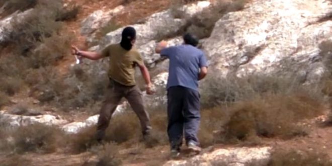 Fanatik Yahudiler işgale karşı çıkan Hahamı sopalarla saldırdılar