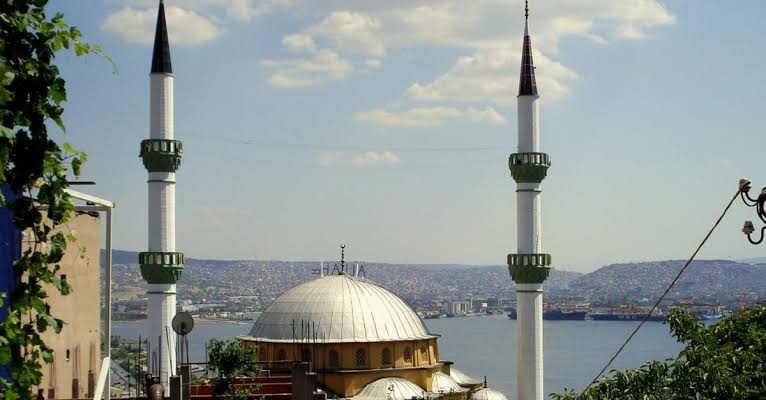 İstanbul’da camilerden müzik sesleri yükseldi!