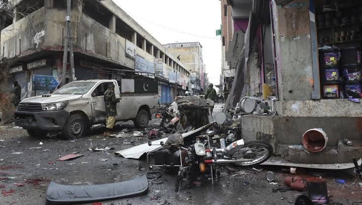 pakistan da futbol macina bombali saldiri duzenlendi 01